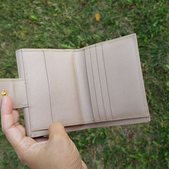 Prada Saffiano Leather Metal in Cipria Compact Wallet - Picture 5 of 17
